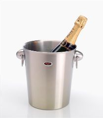 Kuny_navzdy_3_champagne_bucket.jpg Kuny_navzdy_3_champagne_bucket.jpg
